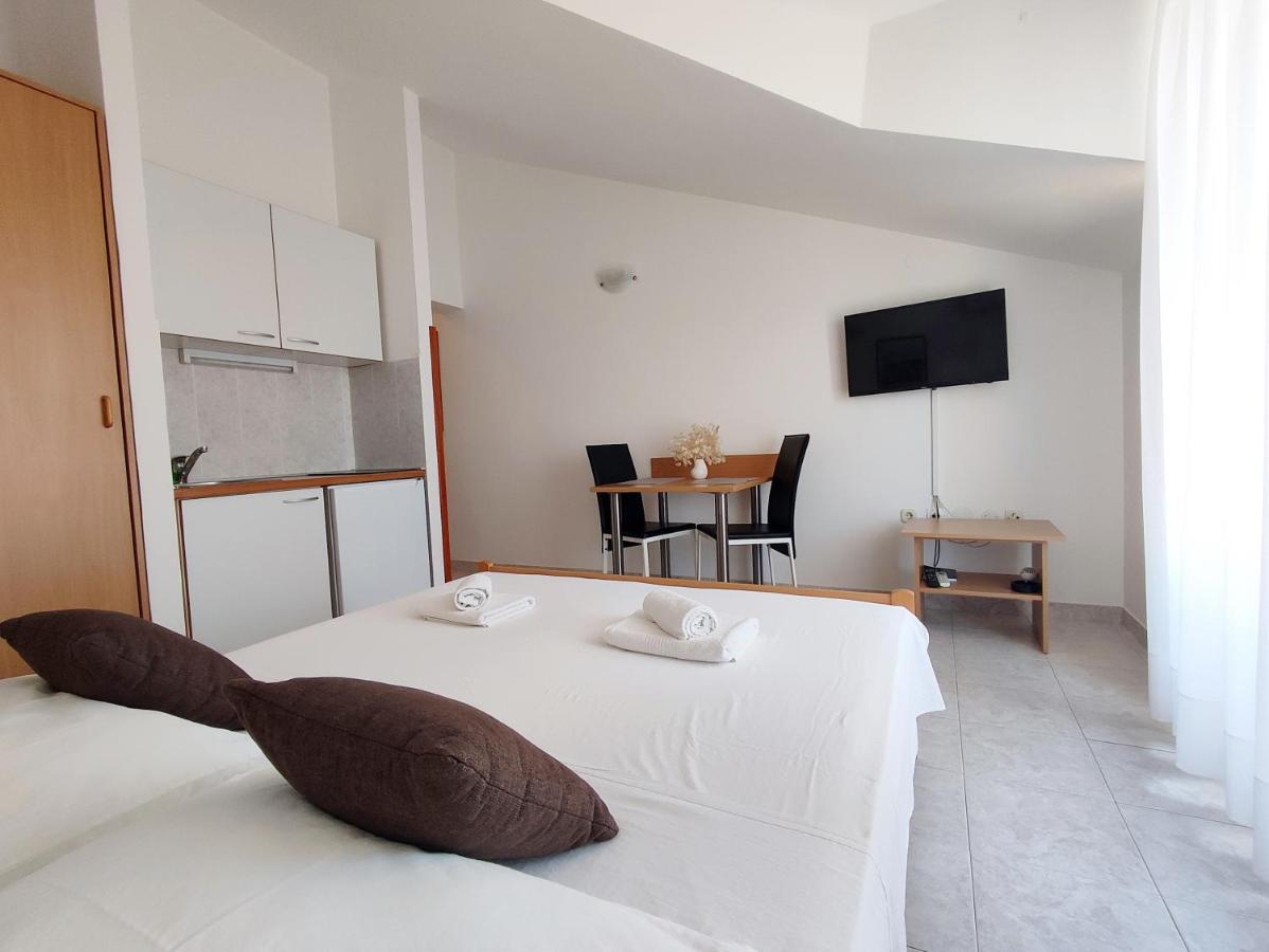 Apartments And Rooms Saric Jadrija Bagian luar foto
