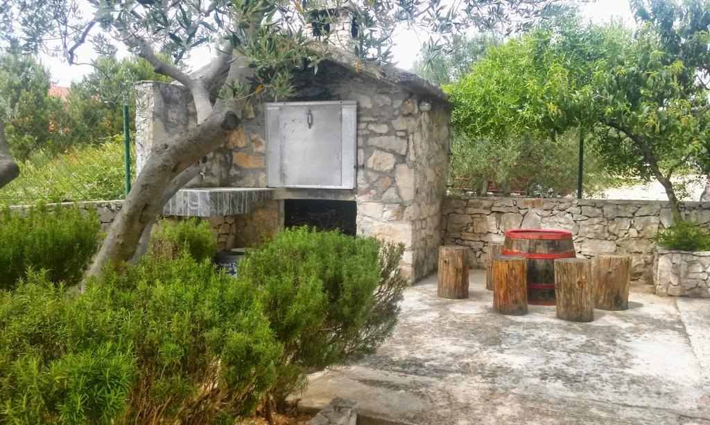 Apartments And Rooms Saric Jadrija Bagian luar foto