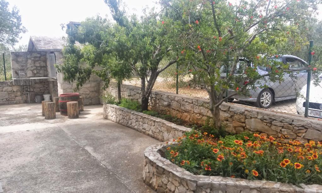 Apartments And Rooms Saric Jadrija Bagian luar foto