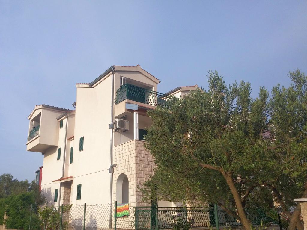 Apartments And Rooms Saric Jadrija Bagian luar foto
