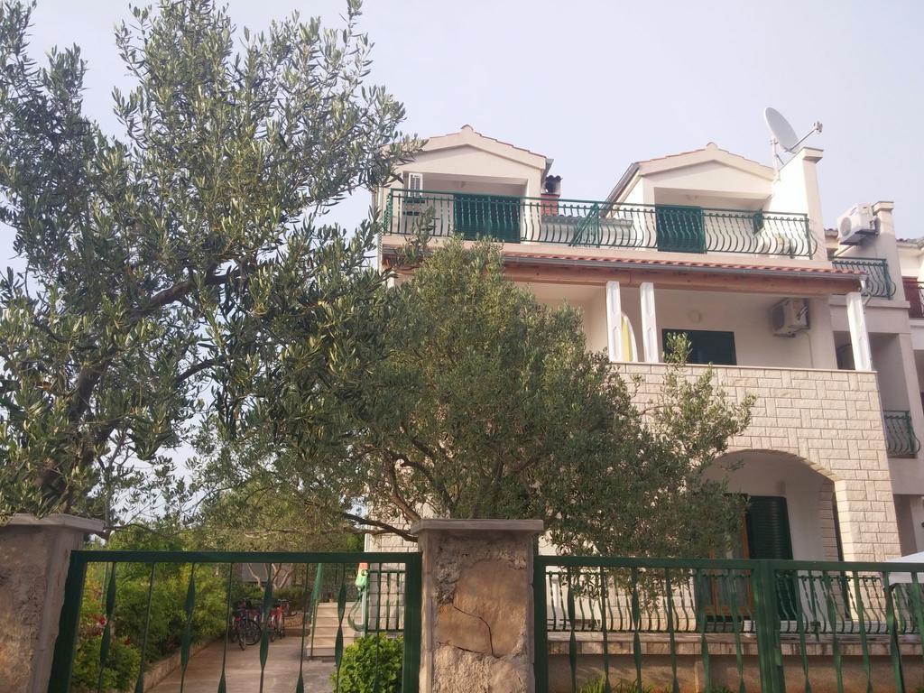 Apartments And Rooms Saric Jadrija Bagian luar foto