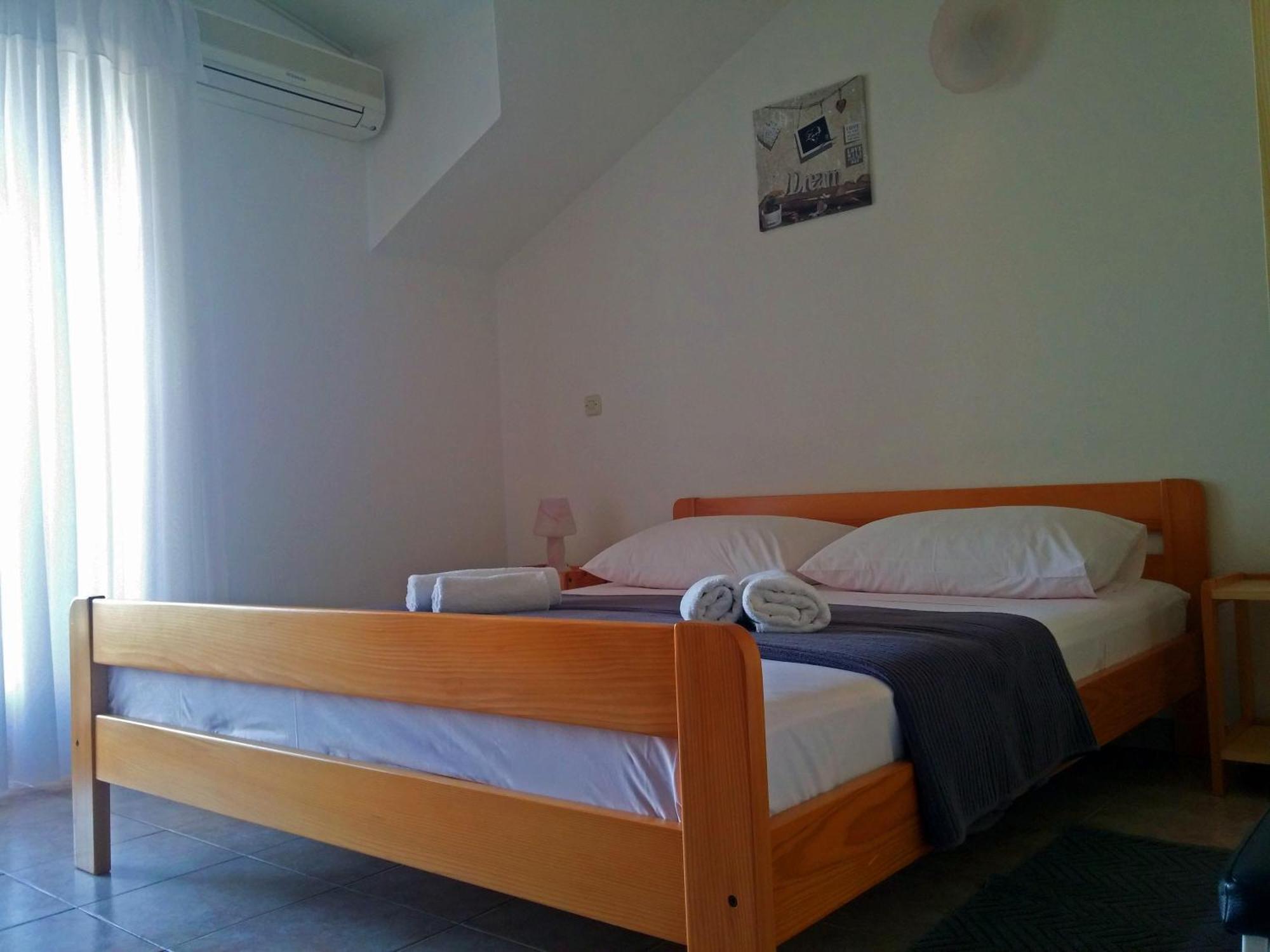 Apartments And Rooms Saric Jadrija Ruang foto