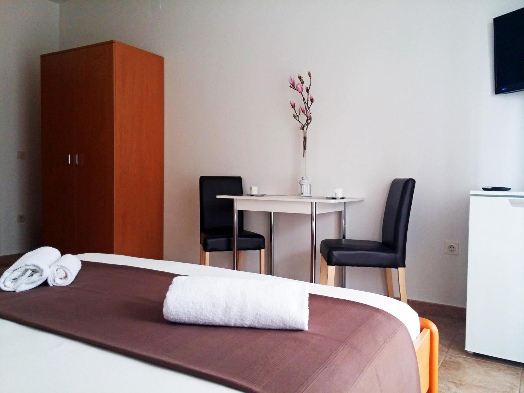 Apartments And Rooms Saric Jadrija Ruang foto