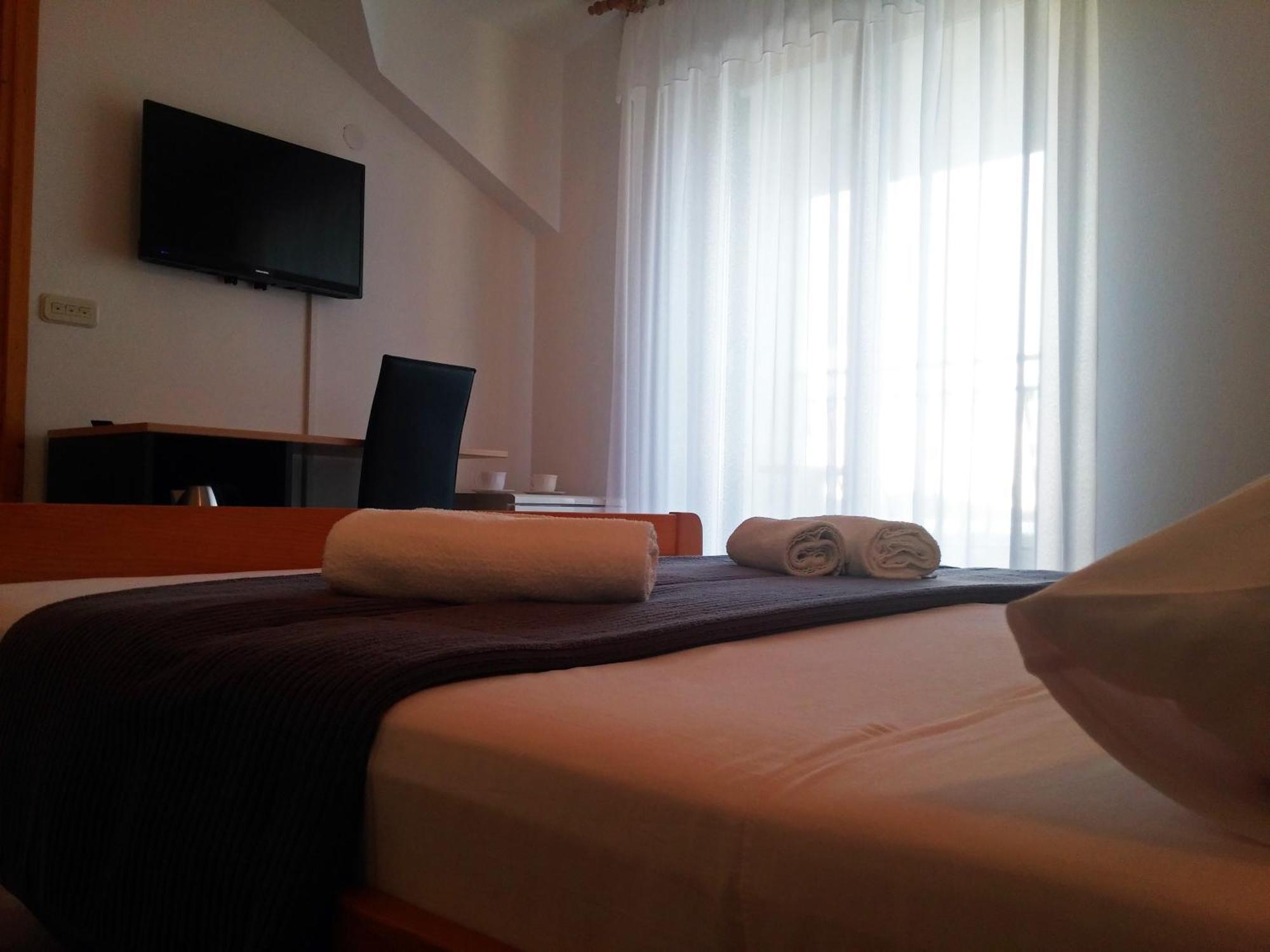 Apartments And Rooms Saric Jadrija Bagian luar foto