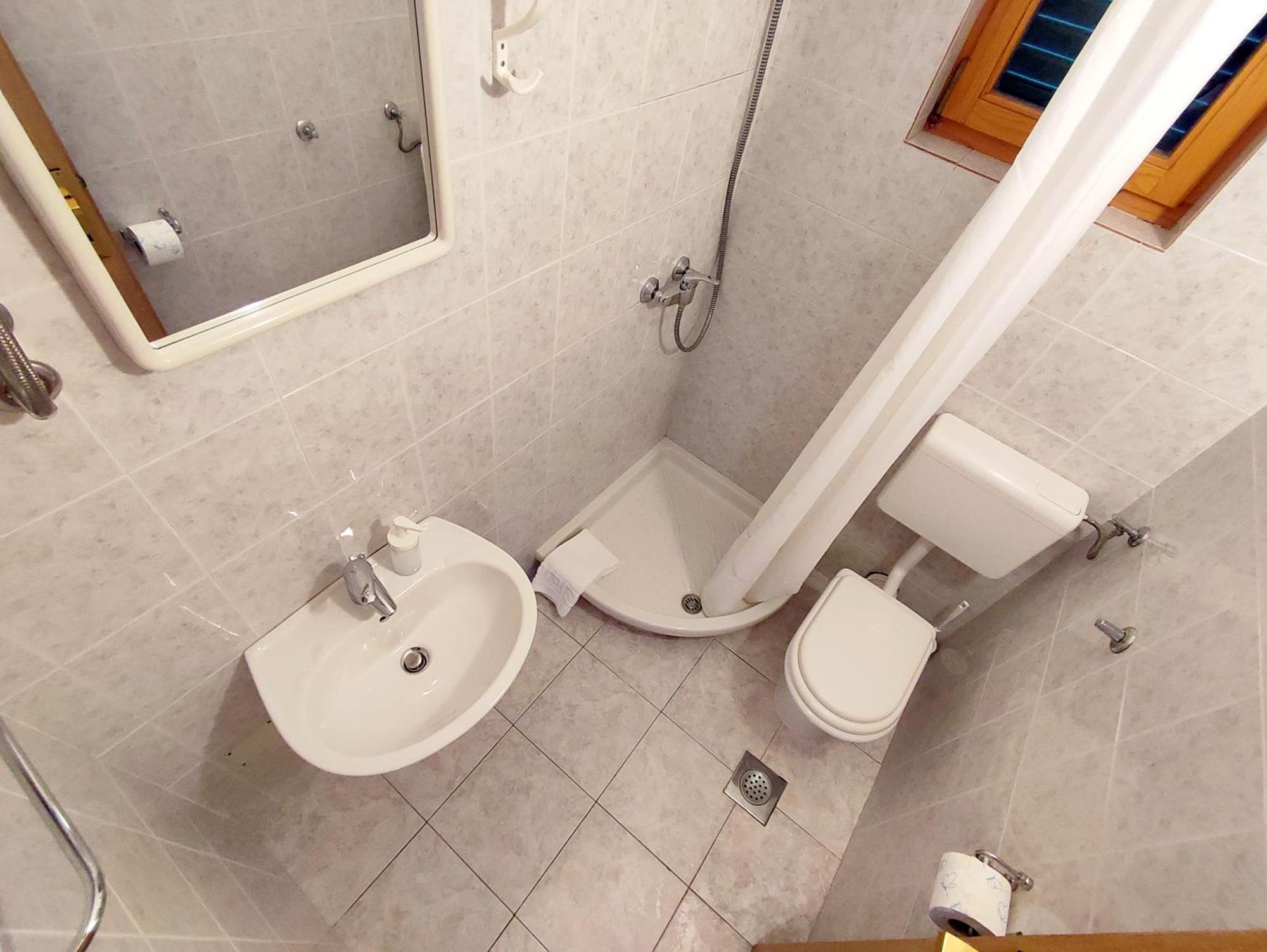 Apartments And Rooms Saric Jadrija Bagian luar foto