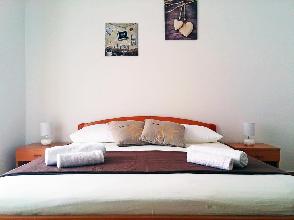 Apartments And Rooms Saric Jadrija Bagian luar foto