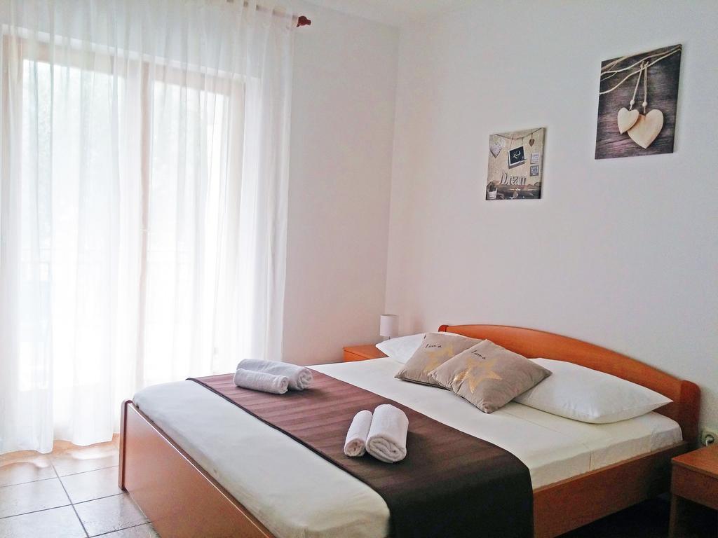 Apartments And Rooms Saric Jadrija Bagian luar foto